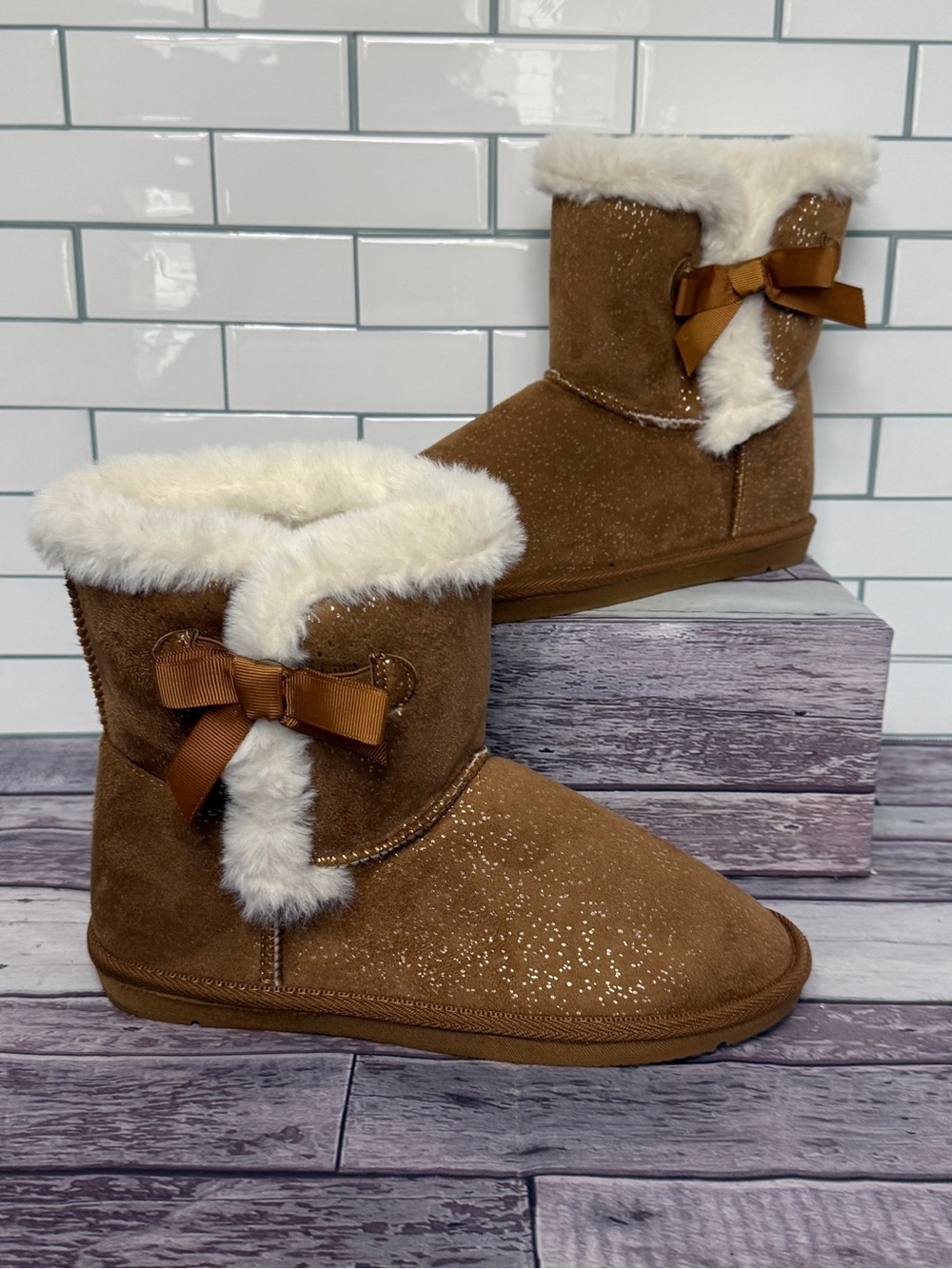 L&D Women’s Tan Cozy Faux Suede Pull On Winter Boots with a side bow Size 6 - Picture 2 of 10